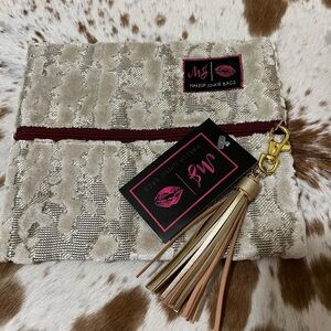 NWT Makeup Junkie size small Cream Cosmetic Bag